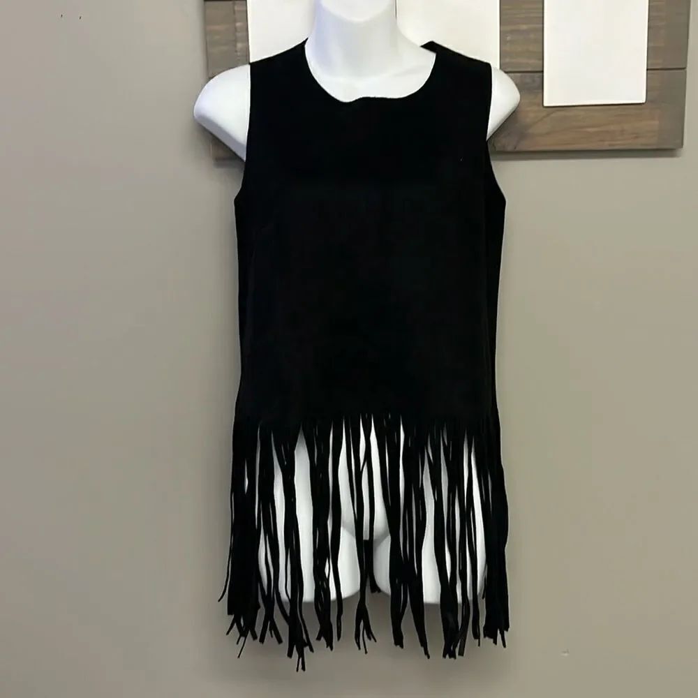 Gracia Black Sleeveless Back Zip Up Western Shell with Bottom Hem Fringe
